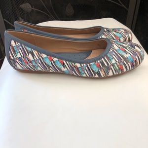 SoftWalk Women's Multicolor Patterned Flats with Blue Trim